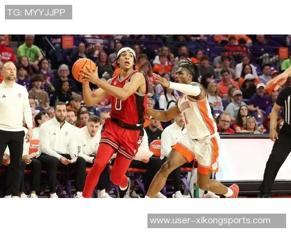 卡梅隆布泽尔与迪班萨争夺NCAA得分王宝座精彩对决即将上演